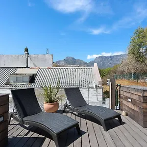 rooftop-villa-in-trendy-neighbourhood.hotels-capetown.com/